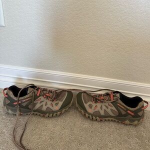 Merrill hiking shoes